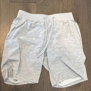Like New - Lululemon Men’s Pace Breaker Lined shorts 9”